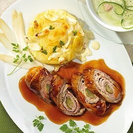 Geschmorte Rinderroulade an feiner Balsamicosauce und Kartoffel-Spargel-Gratin Geschmorte Rinderroulade an feiner Balsamicosauce und Kartoffel-Spargel-Gratin