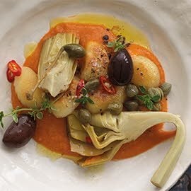 Gnocchi mit Tomaten-Soissonbohnen-Nage und Artischocken Gnocchi mit Tomaten-Soissonbohnen-Nage und Artischocken