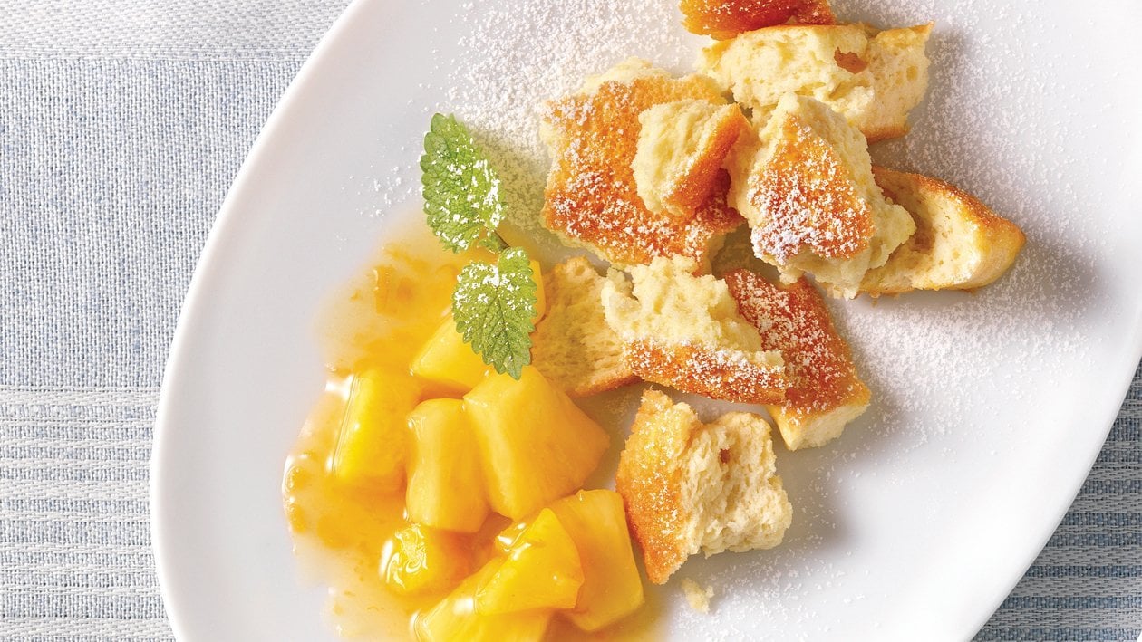 Kokosschmarren mit Ananassalat –  