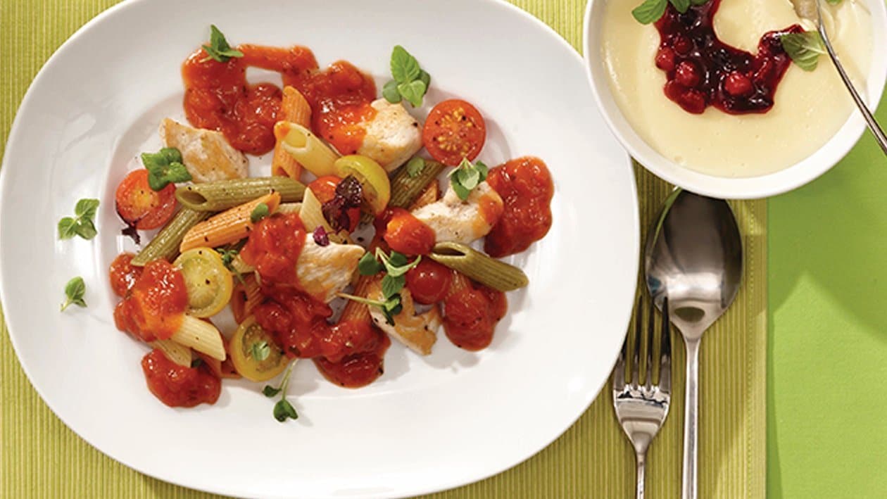 Penne mit Hähnchenbruststreifen, Tomaten und Kresse –  