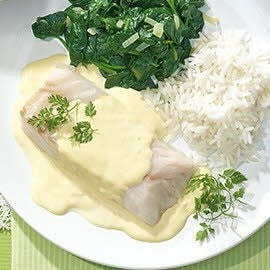 Kabeljaufilet auf Blattspinat mit Sauce Hollandaise und Langkornreis Kabeljaufilet auf Blattspinat mit Sauce Hollandaise und Langkornreis