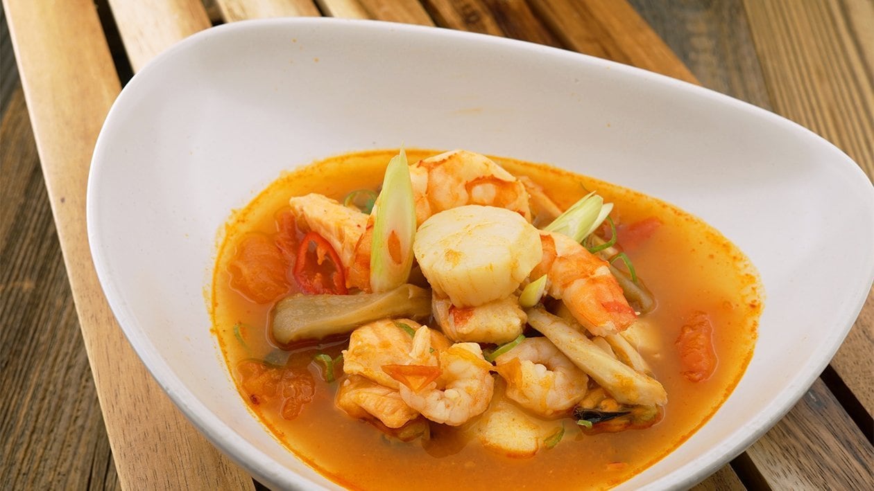 Scharfe Thai Suppe mit Meeresfrüchten –  