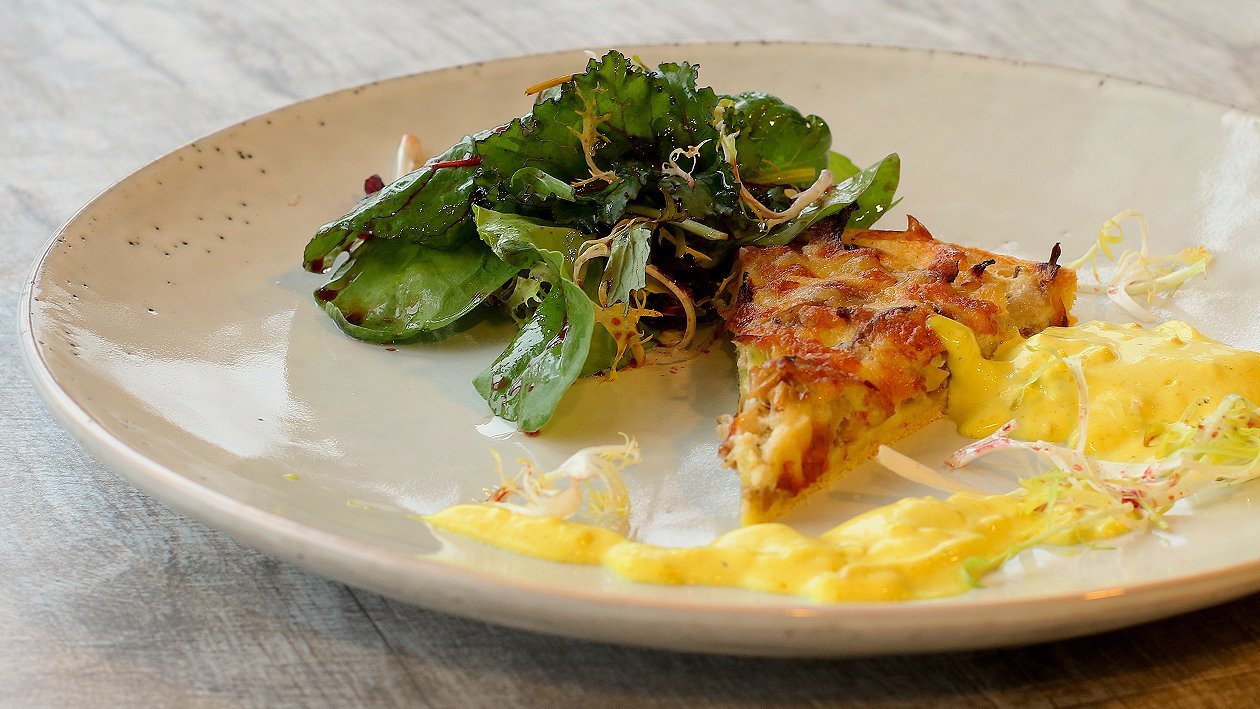 Austernpilz-Lauch Quiche mit Apfel-Curry-Dip und Salat – Austernpilz-Lauch Quiche mit Apfel-Curry-Dip und Salat –