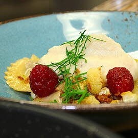 Blutwurstkartoffel- Ravioli auf Blumenkohlpüree Blutwurstkartoffel- Ravioli auf Blumenkohlpüree