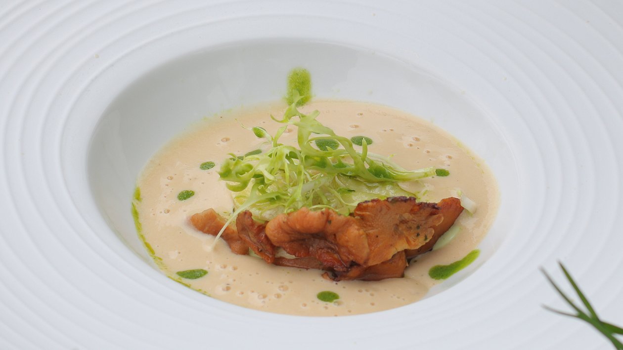 Pfifferlings-Cremesuppe mit offenem Pfifferlings-Ravioli – Pfifferlings-Cremesuppe mit offenem Pfifferlings-Ravioli –
