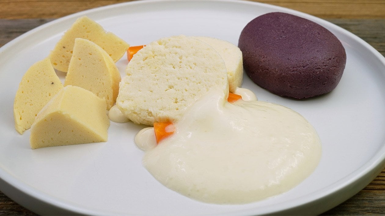 Fisch "Blau" , Rotkohl, Apfelmeerrettichschaum und Kartoffeln Pürierte Kost – Fisch "Blau" , Rotkohl, Apfelmeerrettichschaum und Kartoffeln Pürierte Kost –