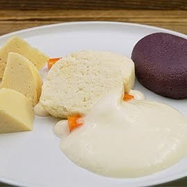 Fisch "Blau" , Rotkohl, Apfelmeerrettichschaum und Kartoffeln Pürierte Kost Fisch "Blau" , Rotkohl, Apfelmeerrettichschaum und Kartoffeln Pürierte Kost