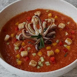 Gazpacho mit gebratenem Calamar