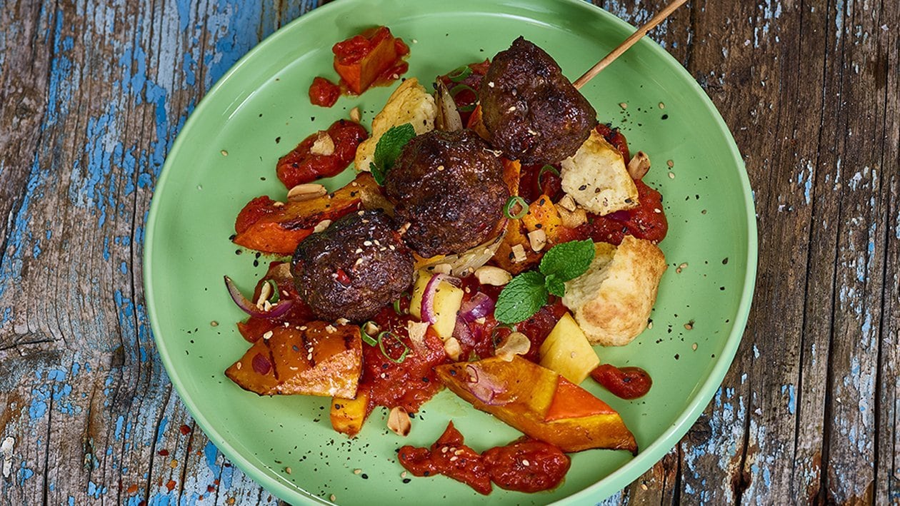 Fleischbällchen-Spiess vom Rind mit Tomaten-Zwiebelsosse