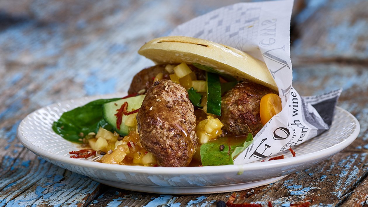 Hickory BBQ Köfte im Pita Brot mit Ananas Salsa – Hickory BBQ Köfte im Pita Brot mit Ananas Salsa –