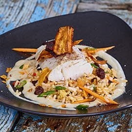 Pochierter Fisch mit Gewürzreis Pochierter Fisch mit Gewürzreis