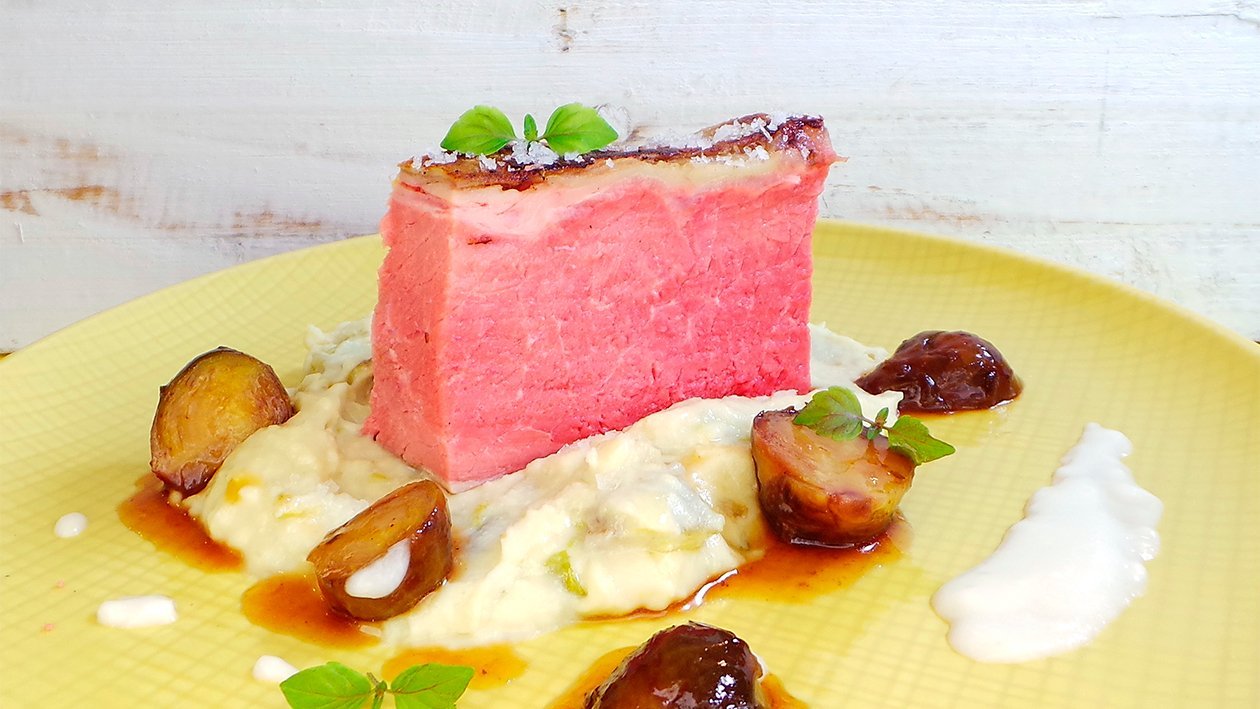 Roastbeef mit Meerrettich-Velouté und geschmorter Rosenkohl – Roastbeef mit Meerrettich-Velouté und geschmorter Rosenkohl –