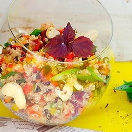 Quinoasalat mit Cashewnüssen Quinoasalat mit Cashewnüssen