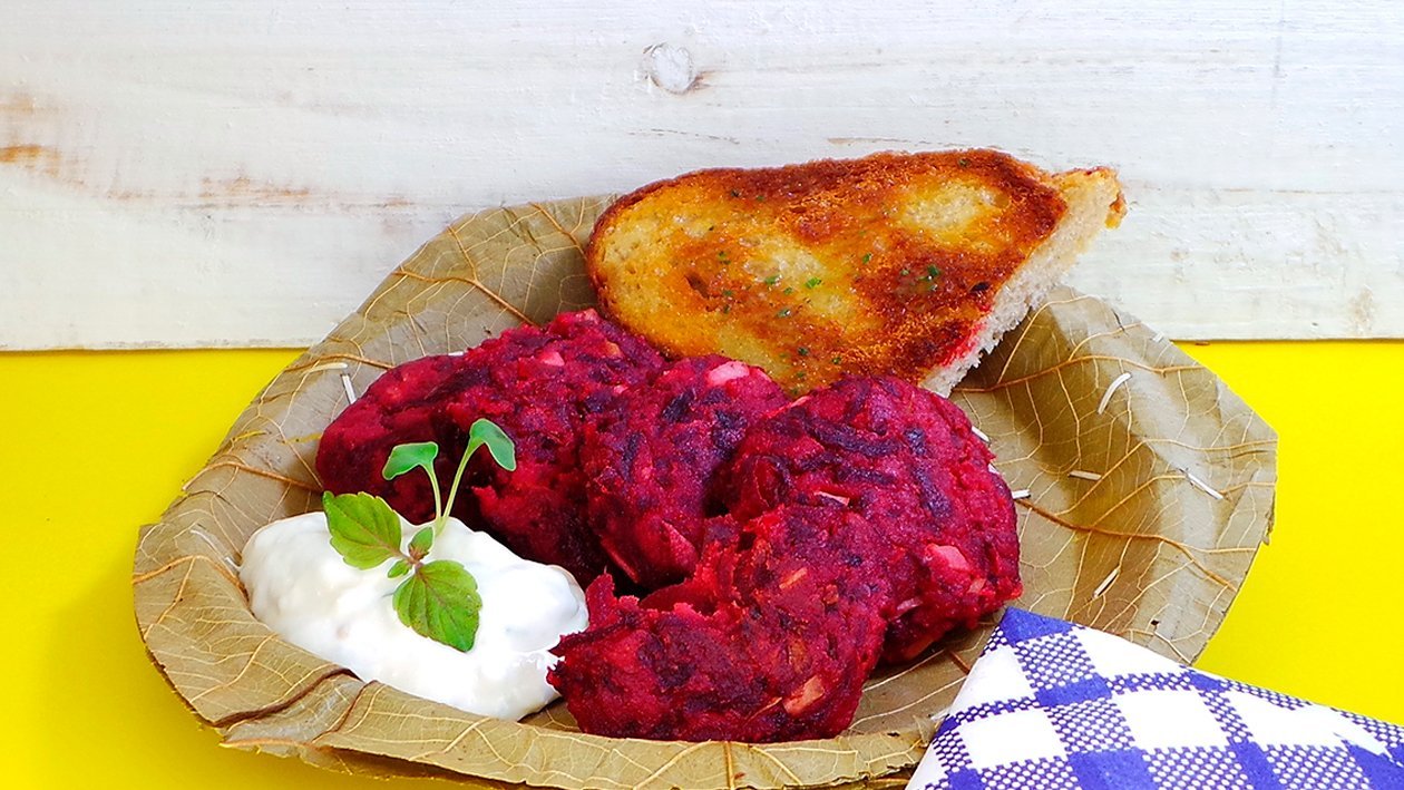 Rote Beete Frikadelle mit Meerrettich-Apfel-Dip –  