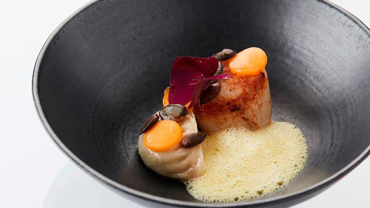 Jakobsmuscheln mit Dumpling und Kürbisschaum