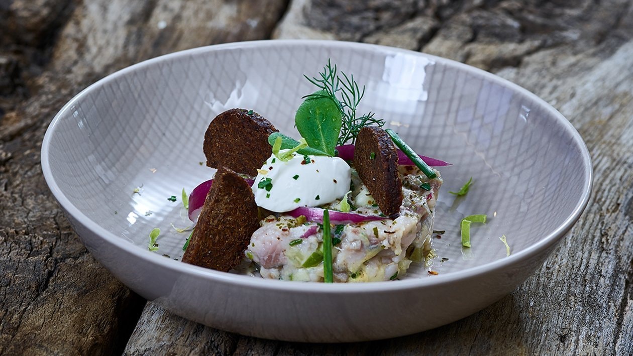 Apfel - Matjestatar mit Meerrettichcreme und Pumpernickel –  