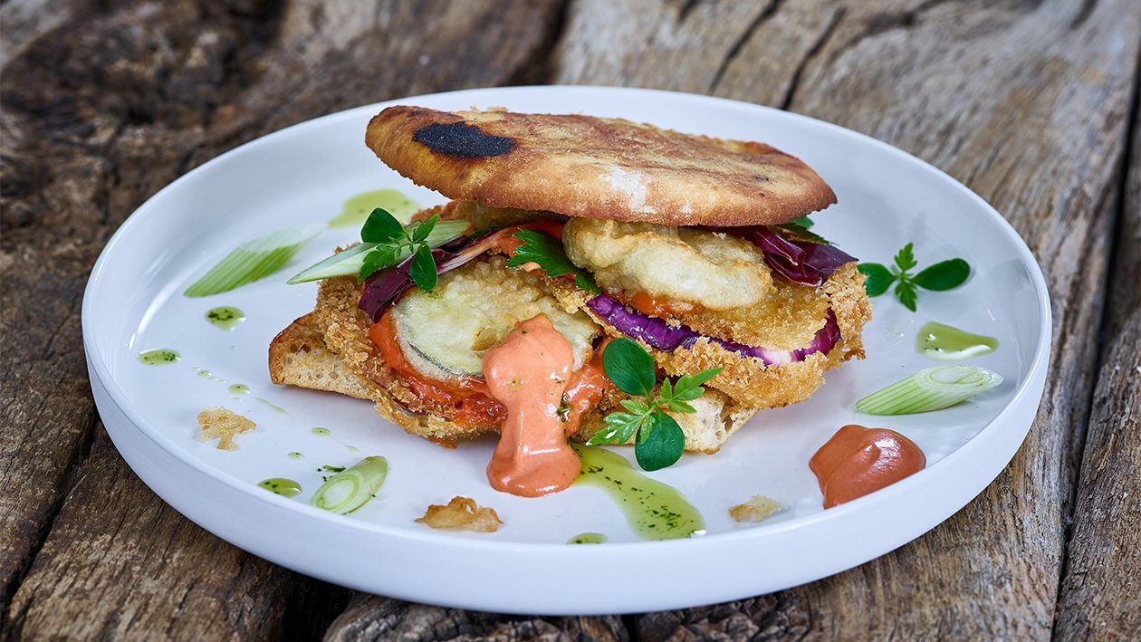 Auberginen-Zucchini-Burger mit Tomaten-Mayonnaise und geschmortem Radicchio –  