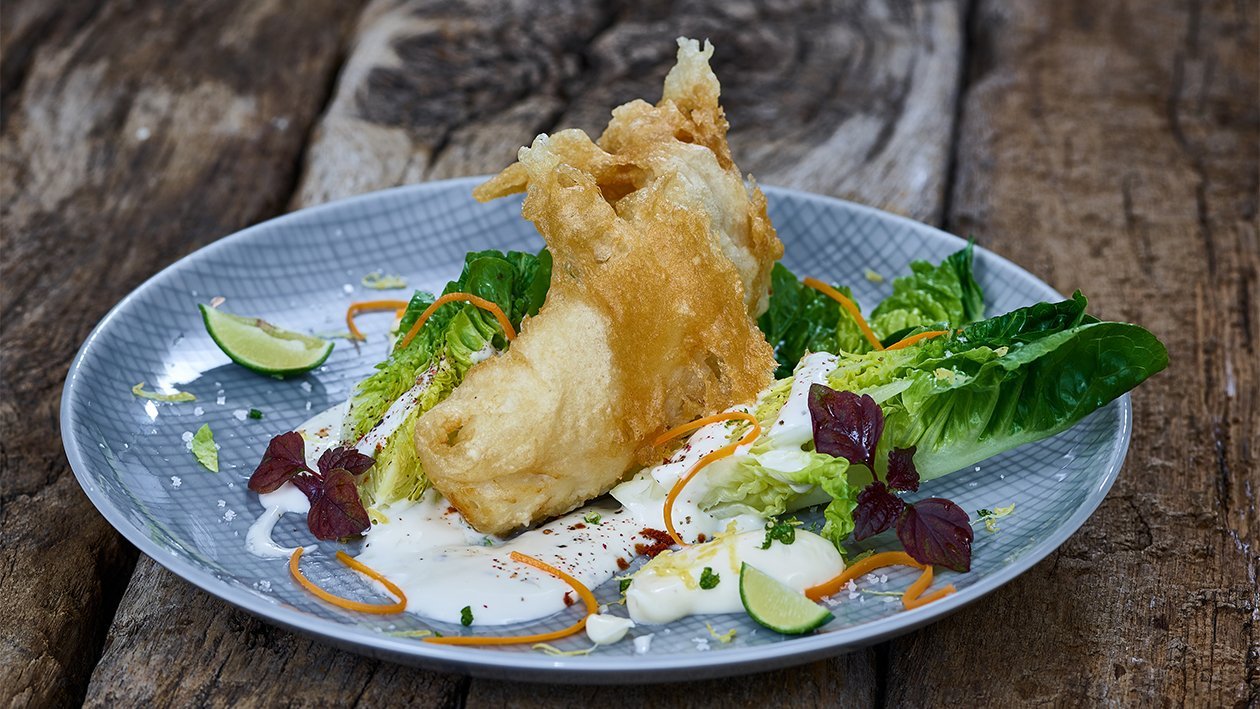 Battered Heilbutt auf Römersalat mit Zitronen - Ingwer - Mayonnaise – Battered Heilbutt auf Römersalat mit Zitronen - Ingwer - Mayonnaise –