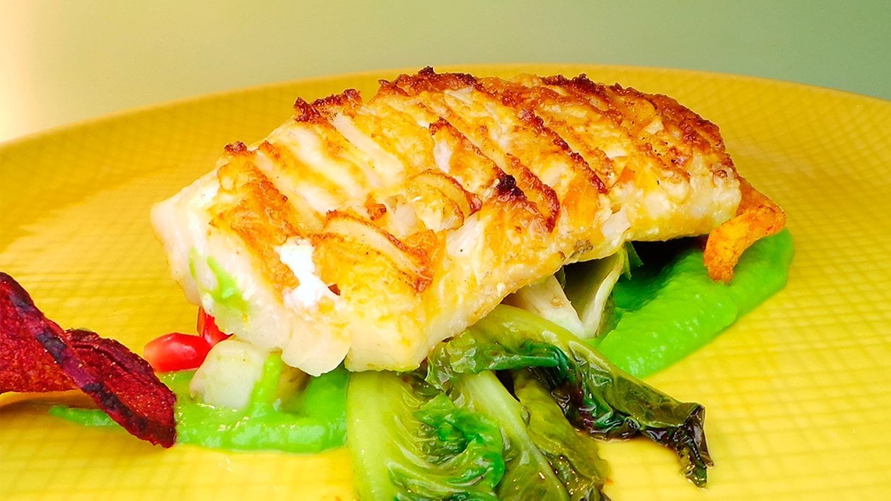 Gegrillter Heilbutt mit Erbsen - Minzpüree und geschmorten Salatherzen – Gegrillter Heilbutt mit Erbsen - Minzpüree und geschmorten Salatherzen –