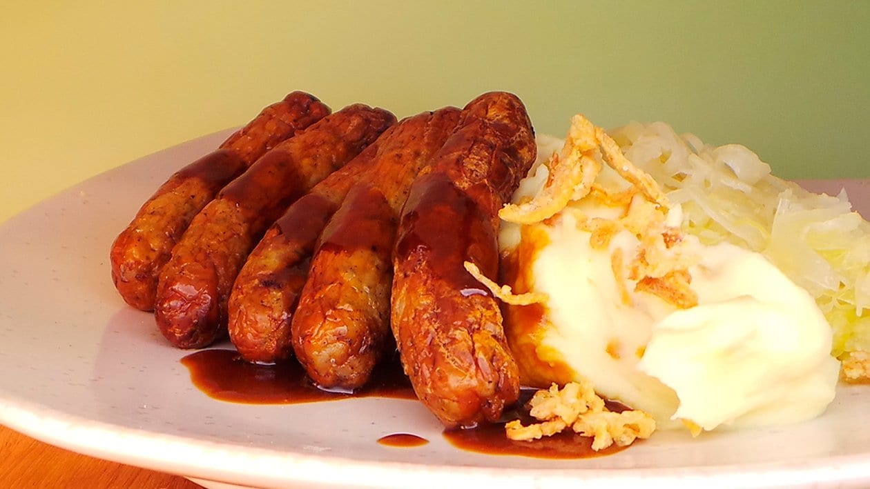 Nürnberger Würstchen mit Röstzwiebelpüree und Sauerkraut Nürnberger Würstchen mit Röstzwiebelpüree und Sauerkraut