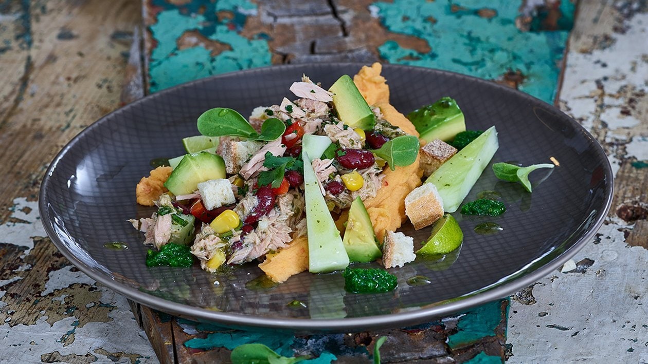 Leckerer Avocado Thunfischsalat mit Süßkartoffelpüree.