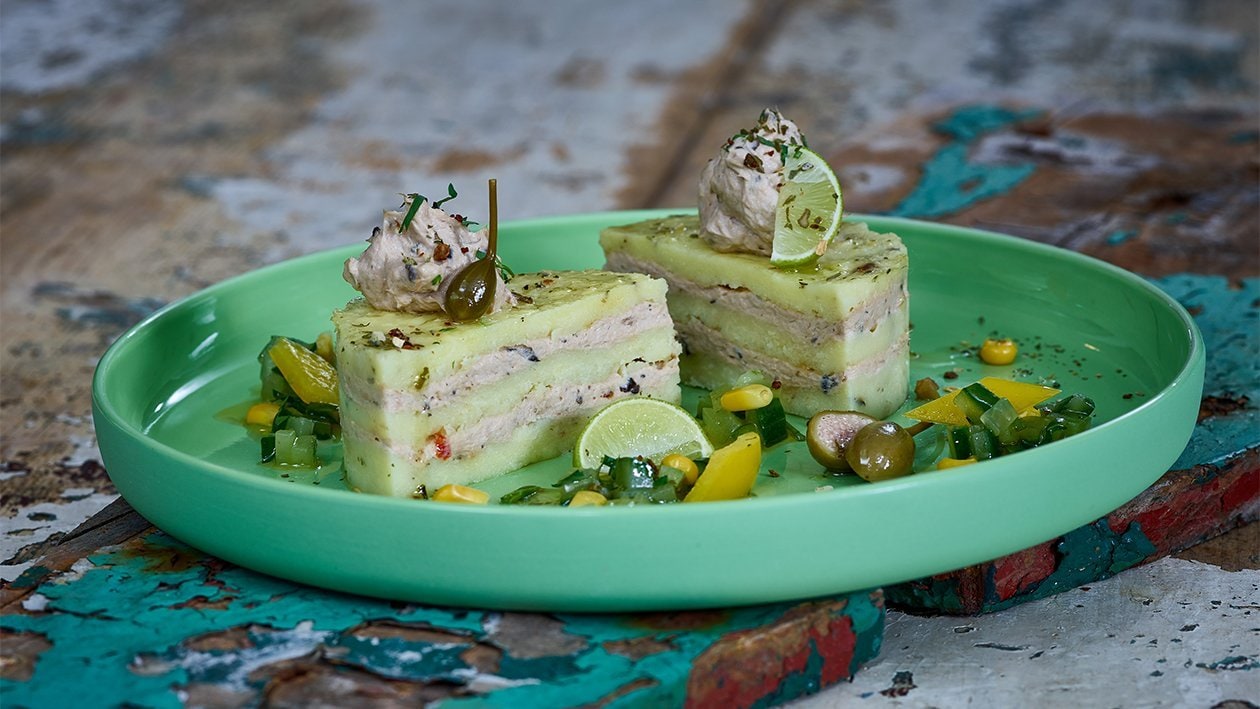 Causa Criolla mit Thunfisch, Gurke und Koriandersalat – Causa Criolla mit Thunfisch, Gurke und Koriandersalat –