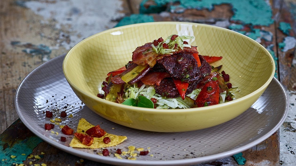 Flambierte Blutwurst mit Krautsalat und Polentachips –  