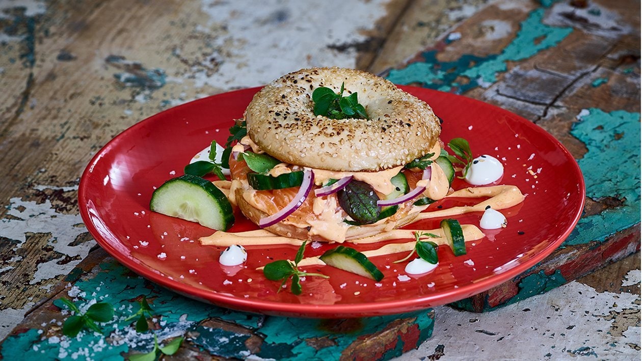 Sandwich Scualo - Bagel mit Räucherlachs und Paprikamayo –  