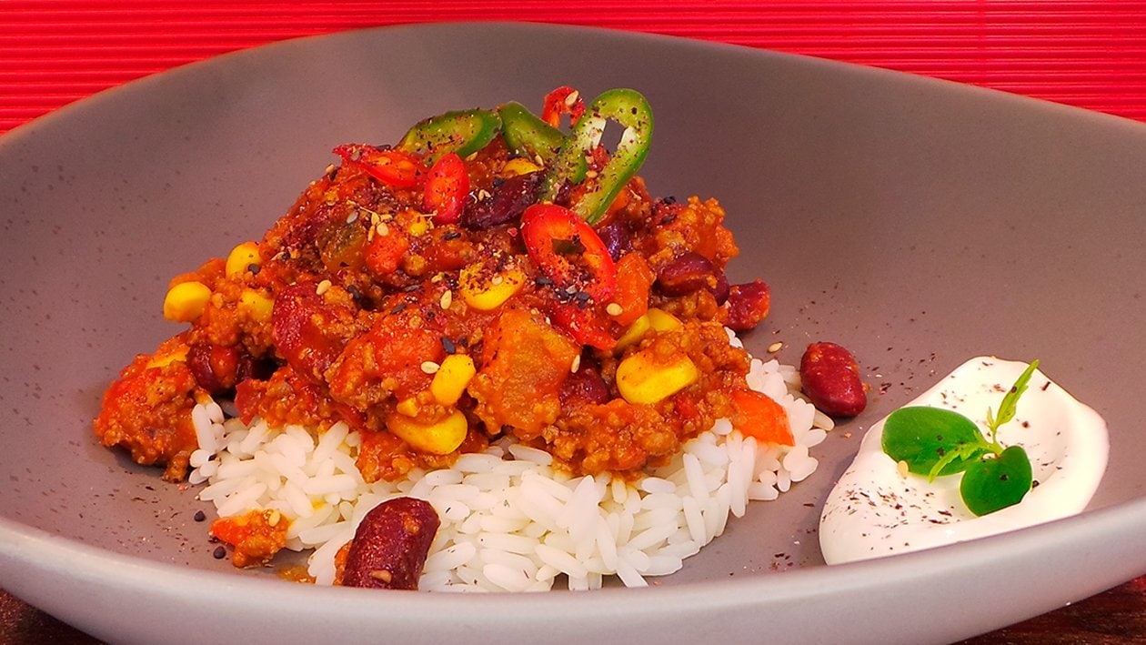 Chili con Carne mit Reis und Sourcream –  