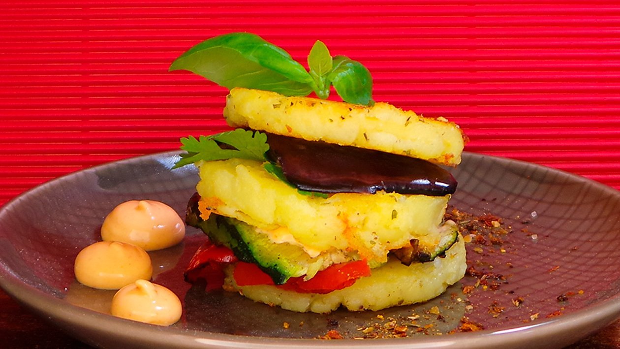 Causa Criolla Schichtgericht aus Kartoffelstampf und mariniertem Gemüse – Causa Criolla Schichtgericht aus Kartoffelstampf und mariniertem Gemüse –