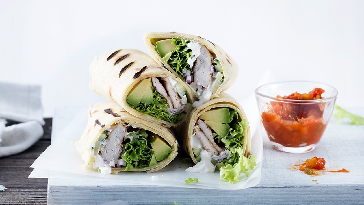 Gegrillter Poulet-Wrap mit Avocado – Gegrillter Poulet-Wrap mit Avocado –