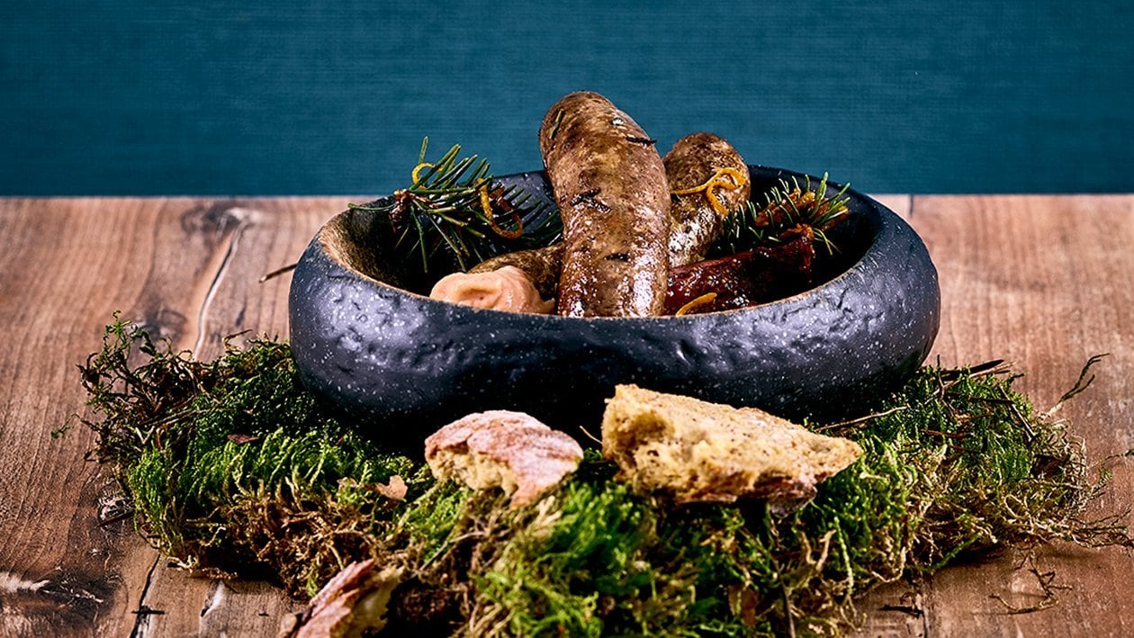 Hausgemachte Hirschbratwurst mit Feigensenf und Gewürz-Früchtebrot –  