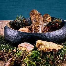 Hausgemachte Hirschbratwurst mit Feigensenf und Gewürz-Früchtebrot Hausgemachte Hirschbratwurst mit Feigensenf und Gewürz-Früchtebrot