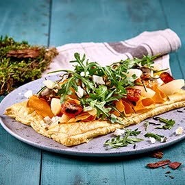 Blätterteig Kürbis - Schafkäse-Schnitte mit Birnen und Rucola Blätterteig Kürbis - Schafkäse-Schnitte mit Birnen und Rucola