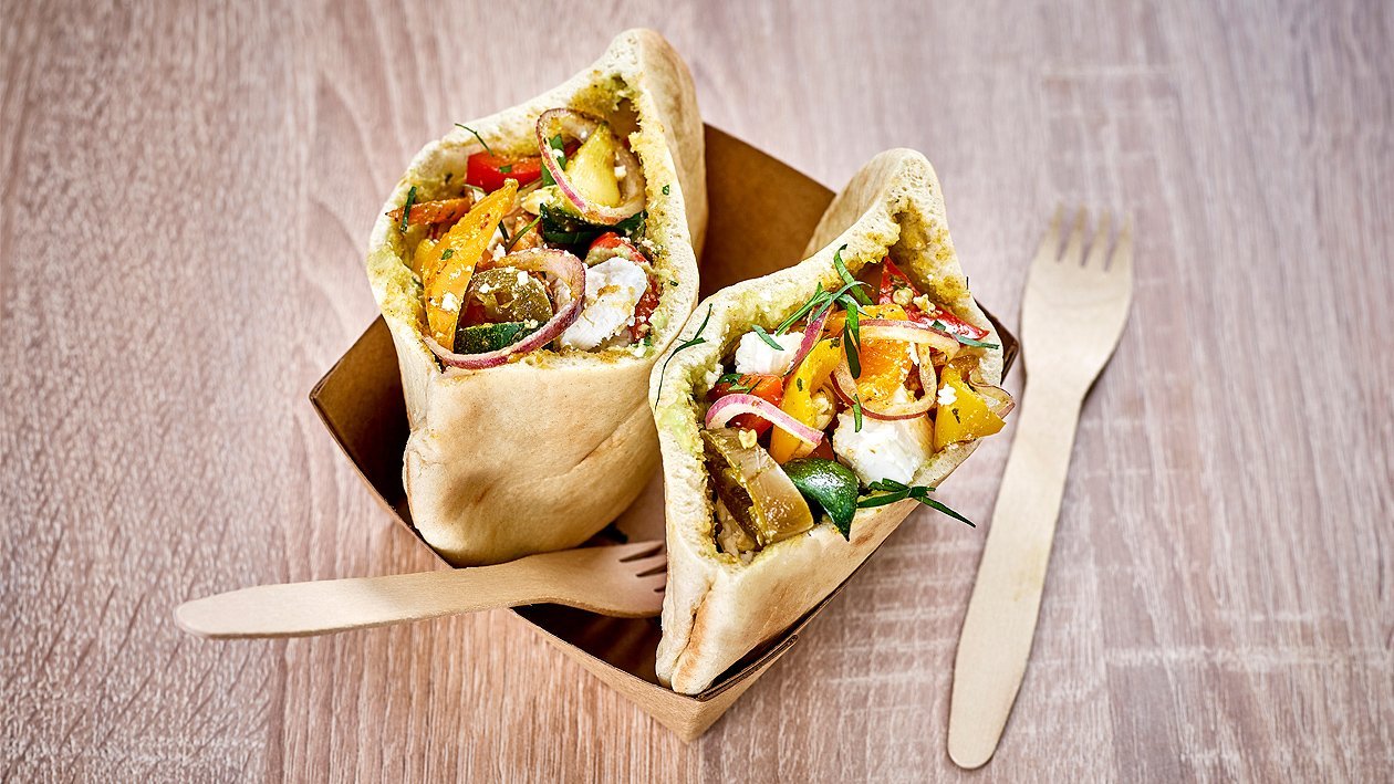 Pita-Tasche mit Grillgemüse und Süßkartoffel – Pita-Tasche mit Grillgemüse und Süßkartoffel –