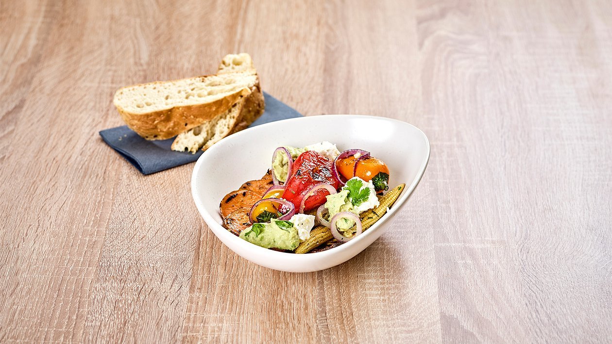 Süßkartoffel-Gemüse-Feta Bowl