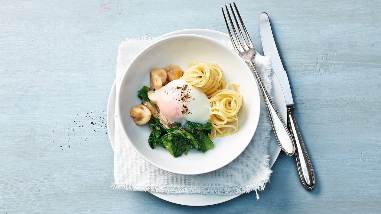 Pochiertes Ei mit Champignons und Spaghetti Pochiertes Ei mit Champignons und Spaghetti