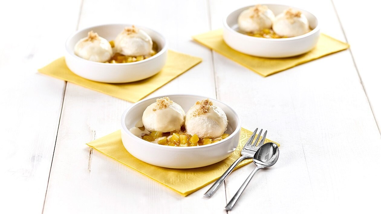 Aprikosen Quarkknödel mit gelber Grütze und Pfirsich-Buttermilch Sauce Aprikosen Quarkknödel mit gelber Grütze und Pfirsich-Buttermilch Sauce