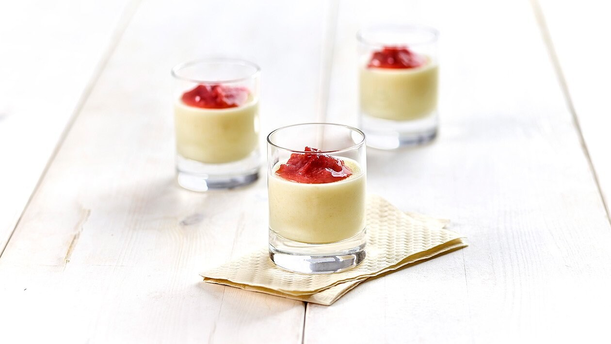 Grießpudding mit Rhabarberkompott – Grießpudding mit Rhabarberkompott –