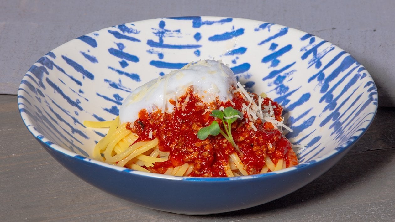 Spaghetti Bolognese mit Parmesanluft
