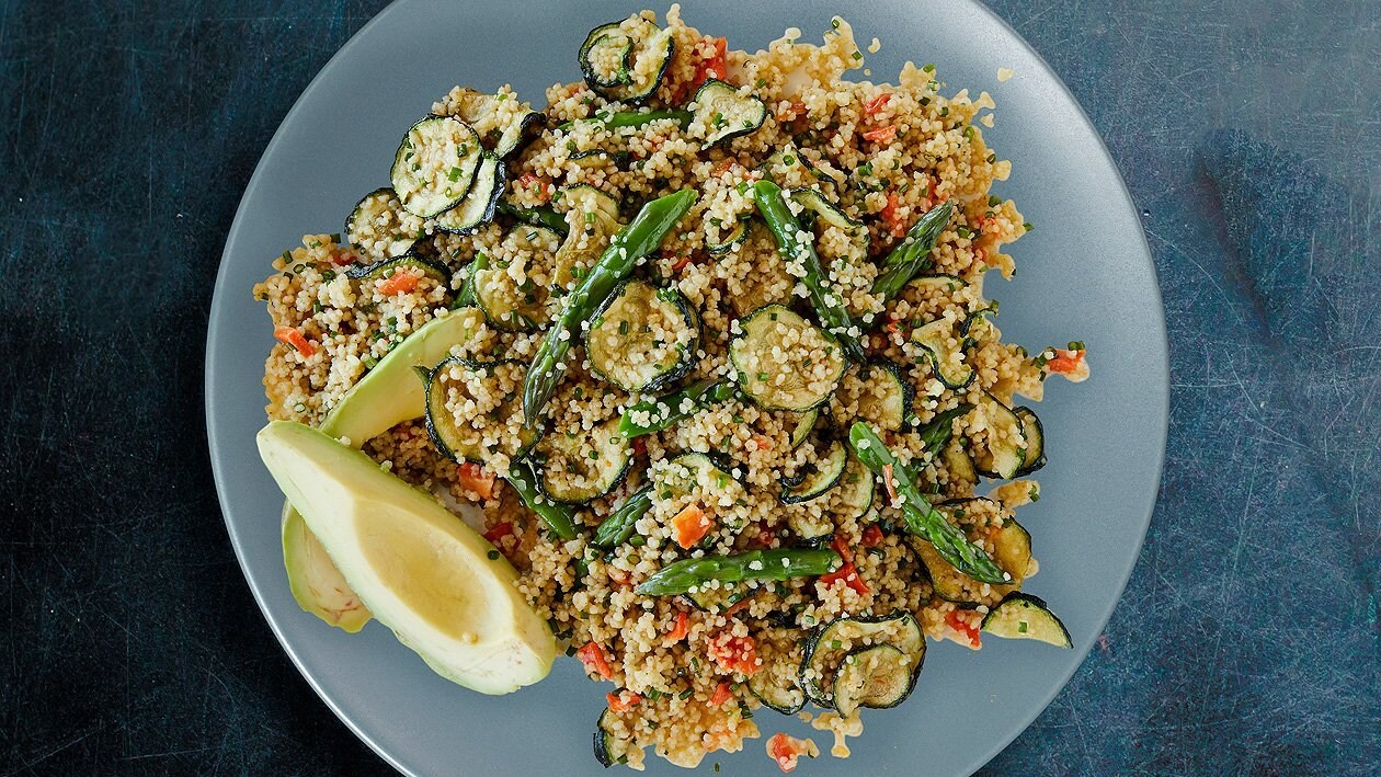Cous Cous mit grünem Spargel und Avocado Cous Cous mit grünem Spargel und Avocado