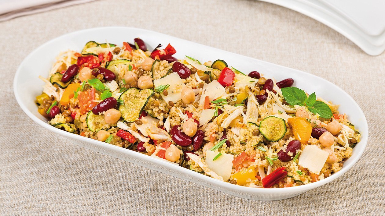 Cous Cous Salat mit Hülsenfrüchten, Hähnchen und Parmesan – Cous Cous Salat mit Hülsenfrüchten, Hähnchen und Parmesan –