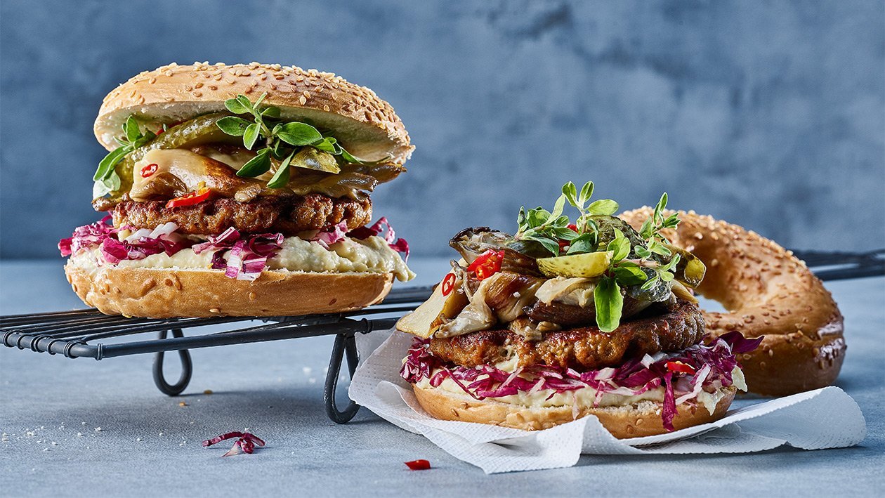 NoBeef BBQ Burger mit gebratene Austernpilze, Pastinakencreme und Brioche Bun – NoBeef BBQ Burger mit gebratene Austernpilze, Pastinakencreme und Brioche Bun –