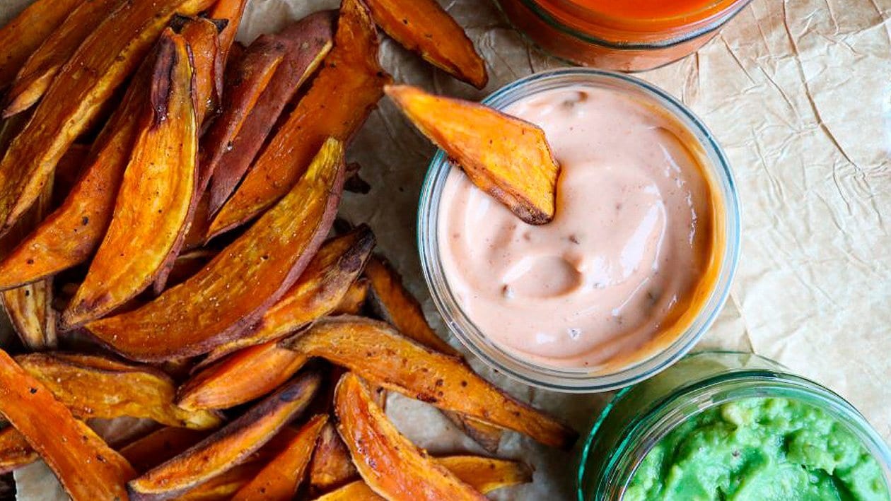 Sweet Potato Fries mit Veganen Dips –  