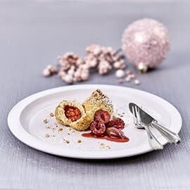 Zwetschgenknödel in Haselnusskrokant-Brösel