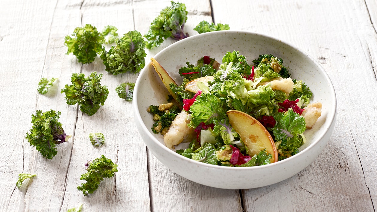 Grünkohl-Endiviensalat mit Pesto und gebratenen Apfel