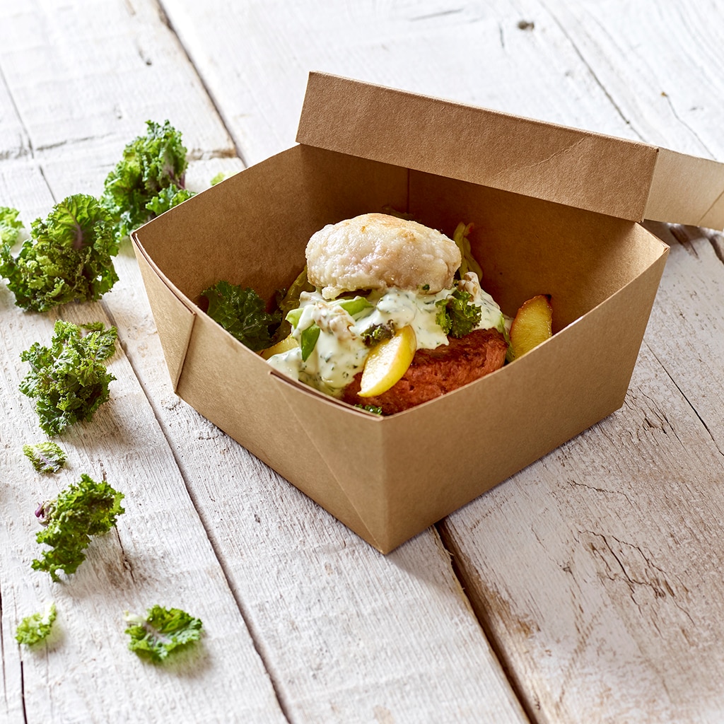 Raw Burger mit Grünkohl-Walnuss-Pesto, Ingwer-Apfel & Endivienstreifen mit Semmelknödel Raw Burger mit Grünkohl-Walnuss-Pesto, Ingwer-Apfel & Endivienstreifen mit Semmelknödel