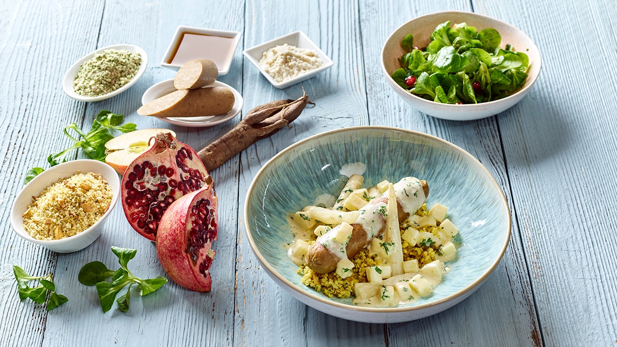 Vegetarische Bratwurst auf Bulgur mit Schwarzwurzel a’la Creme und Feldsalat mit Granatapfelkernen –  