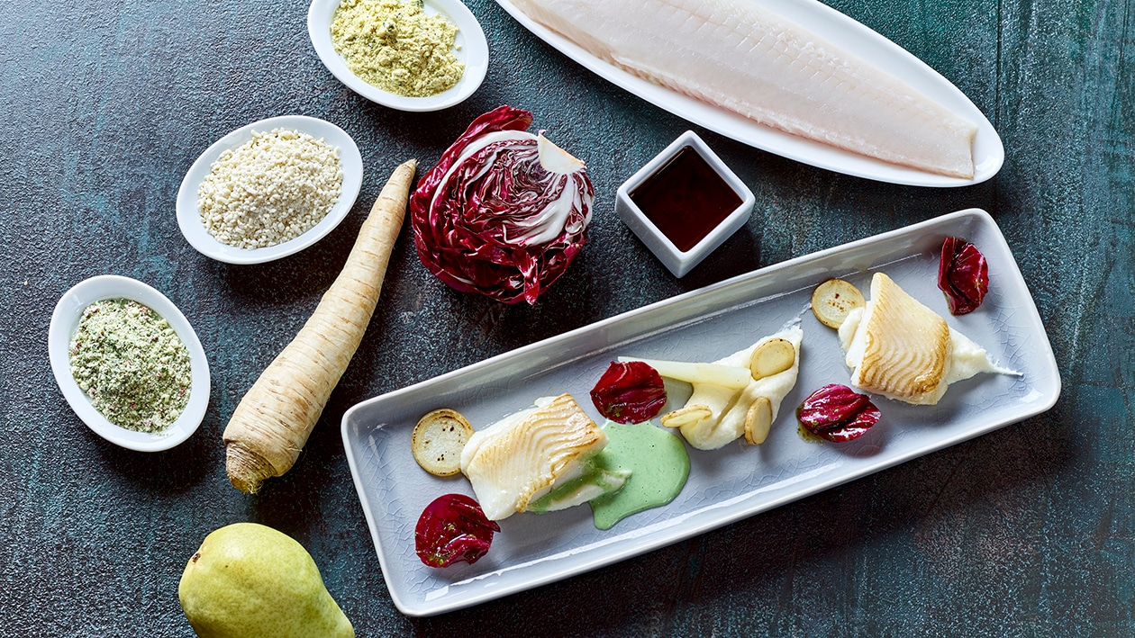 Gegrillter Heilbutt, Petersilienwurzel in zwei Texturen, Birne und Radicchio – Gegrillter Heilbutt, Petersilienwurzel in zwei Texturen, Birne und Radicchio –