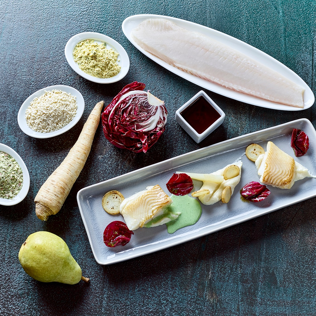 Gegrillter Heilbutt, Petersilienwurzel in zwei Texturen, Birne und Radicchio